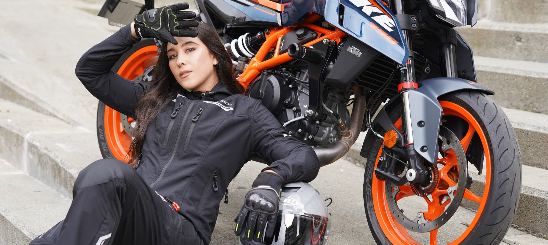 Mujer motociclista
