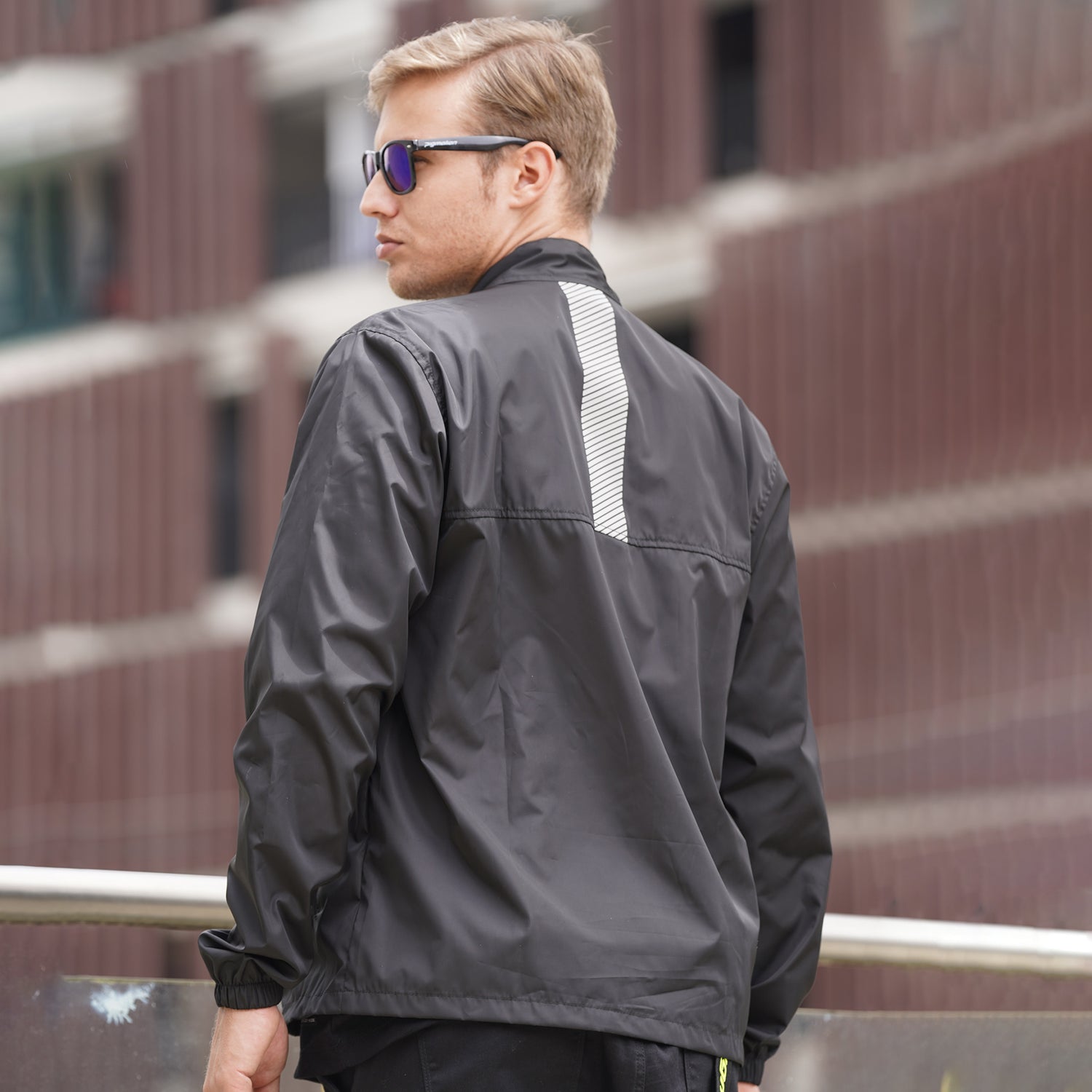 Cortavientos para moto Street negra semi impermeable Pigmalion