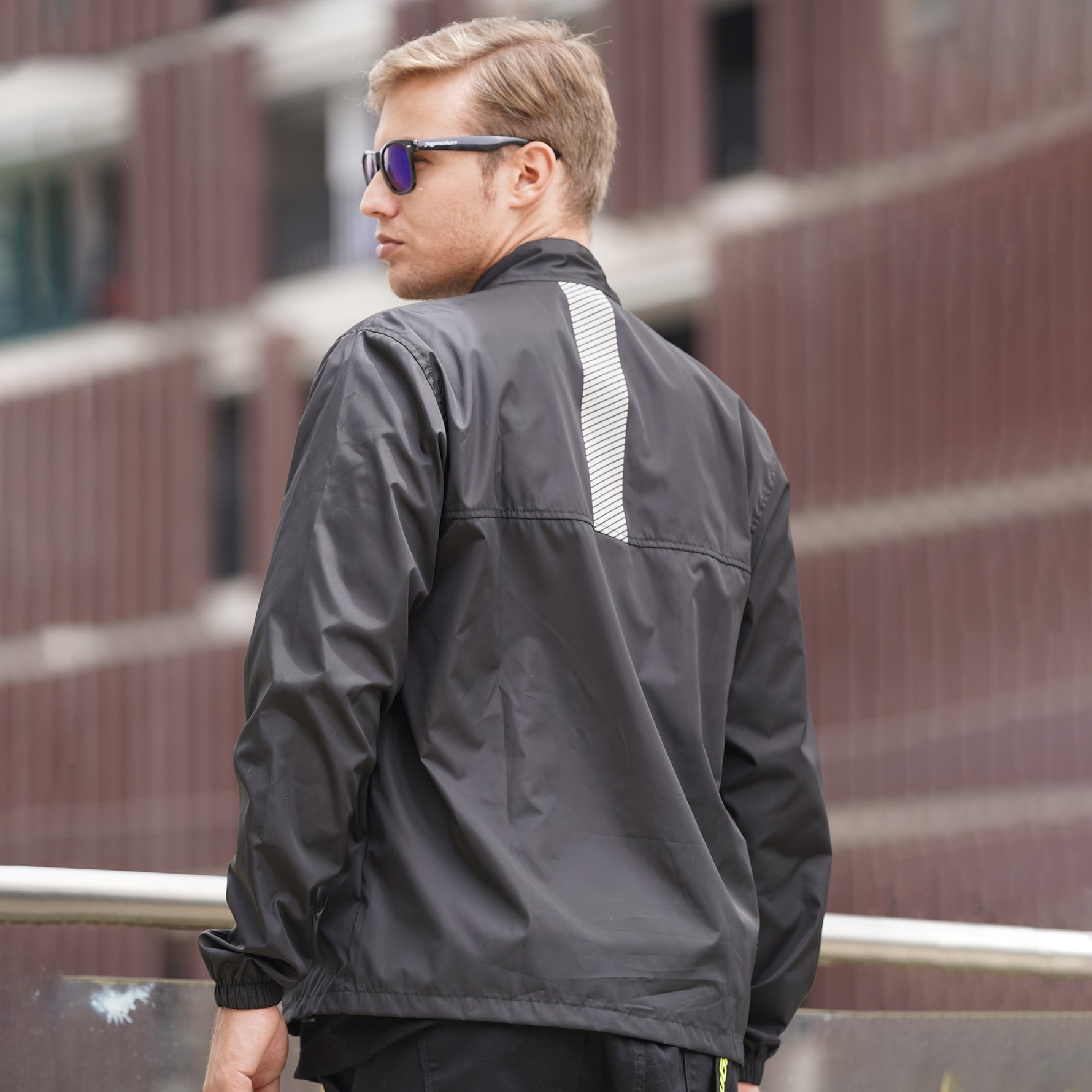 Cortavientos para moto Street negra semi impermeable Pigmalion