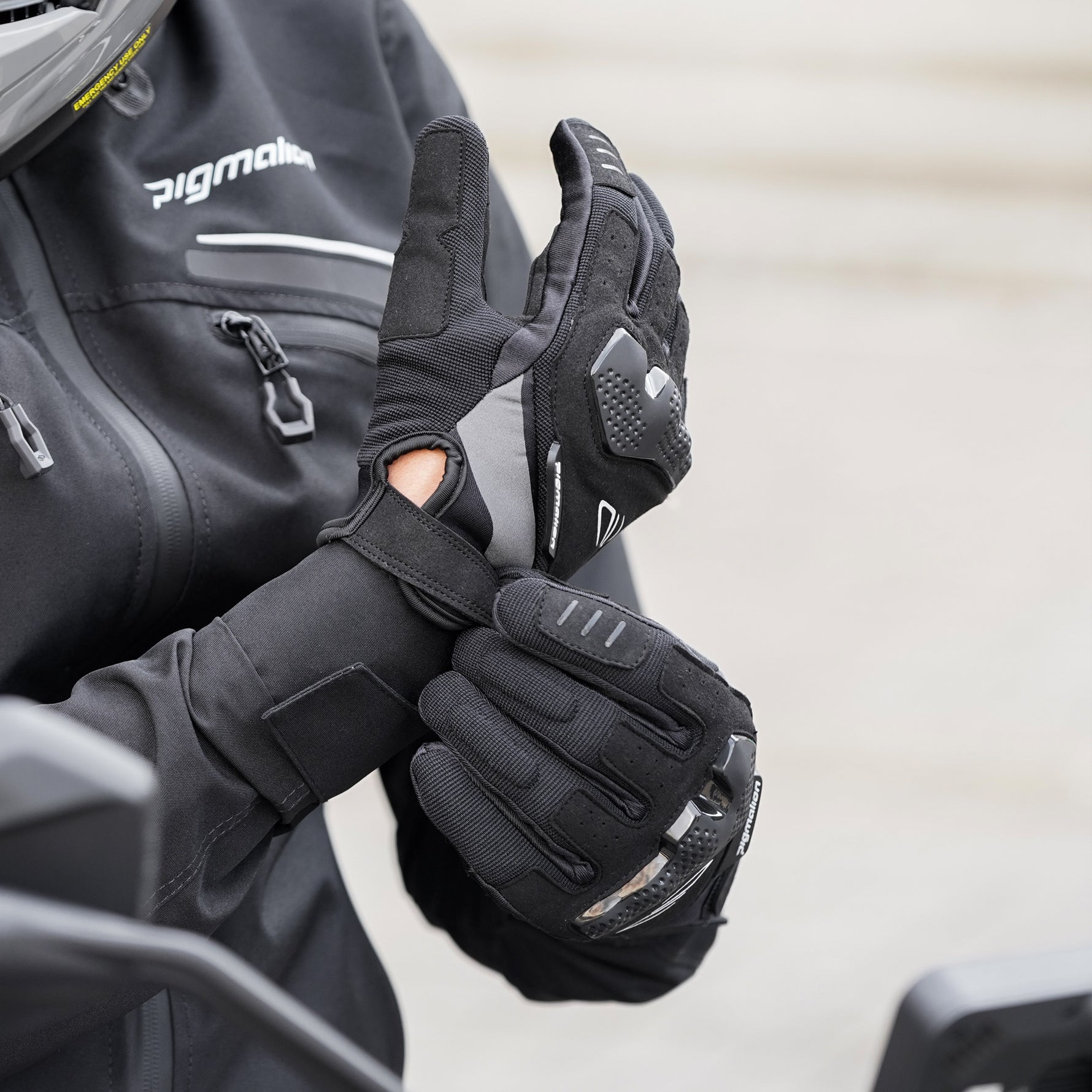 Guantes para moto protección Levi Amara anticorte Pigmalion Colombia