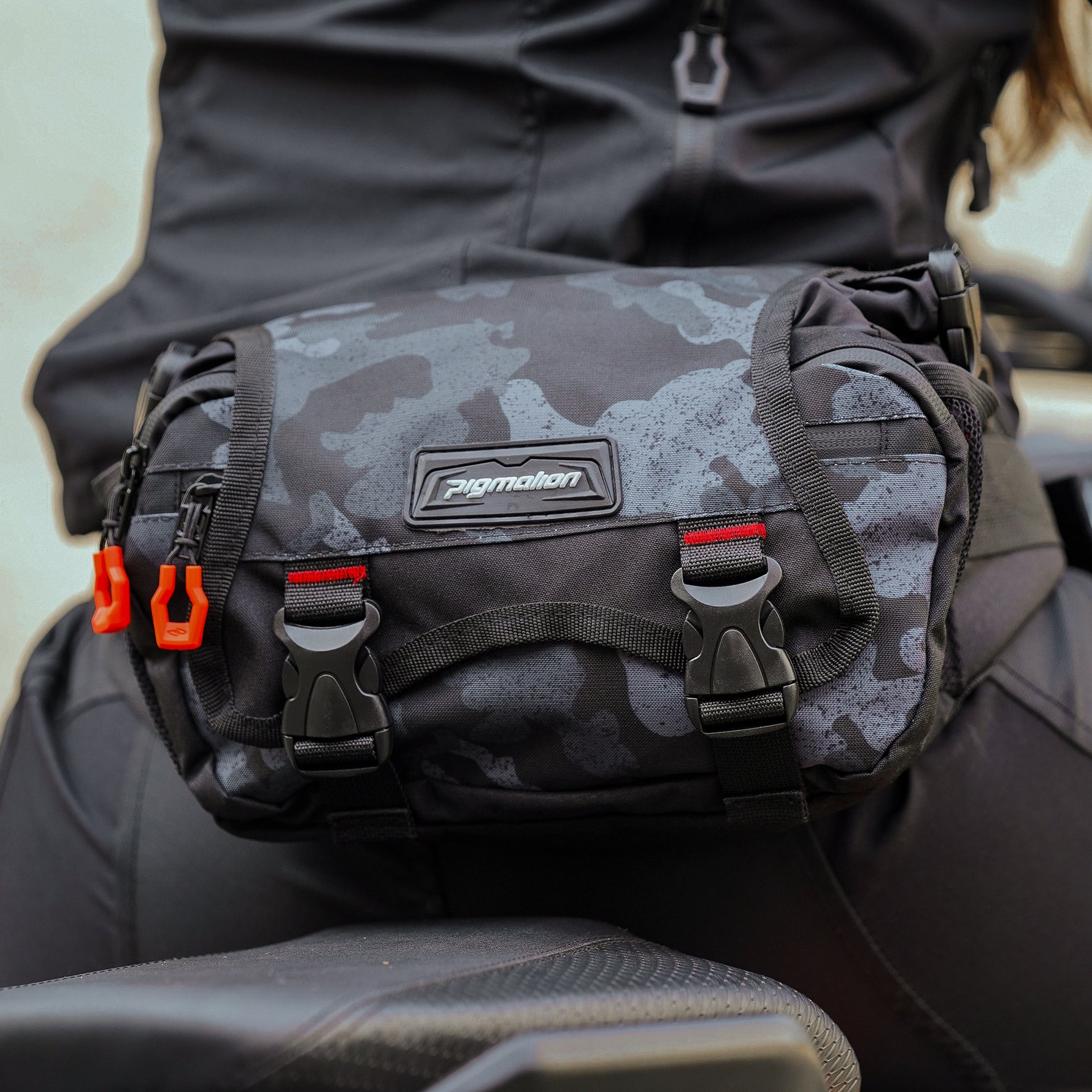 Riñonera impermeable camo para moto Pigmalion Colombia