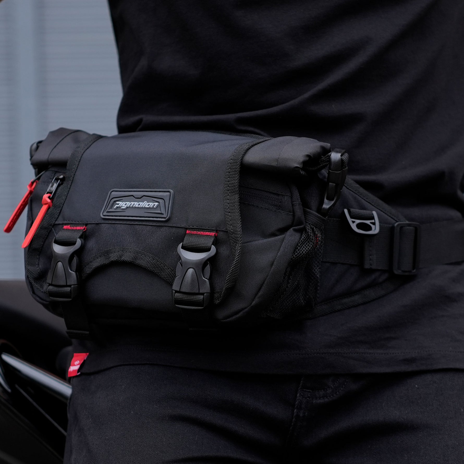 Riñonera impermeable negra para moto Pigmalion Colombia